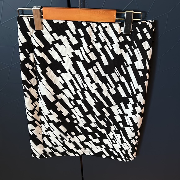 STUDIO black/white skirt size small - Picture 2 of 6